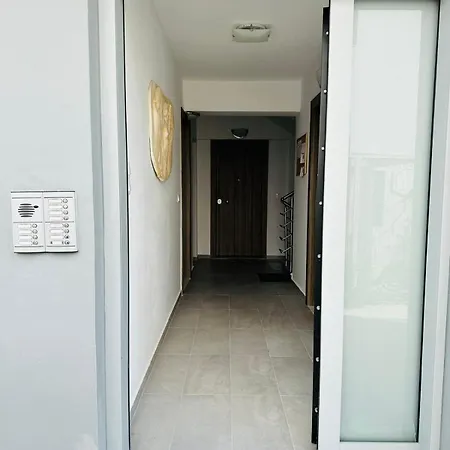 Irene Lux * Loutraki (Corinthia)